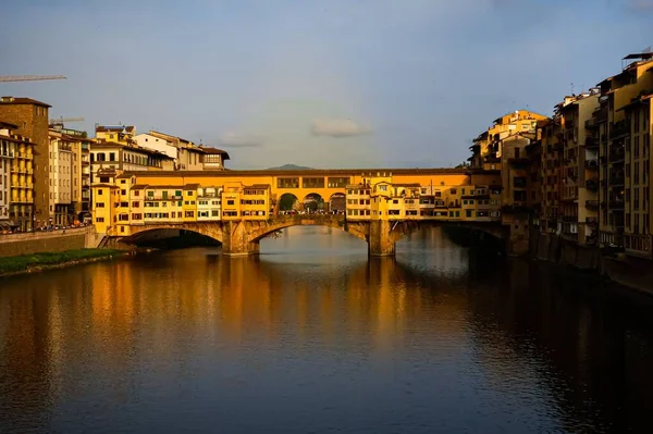 Puente Arco Spandrel Ponte Vecchio Agua Florencia Italia Bajo Cielo — Foto de Stock