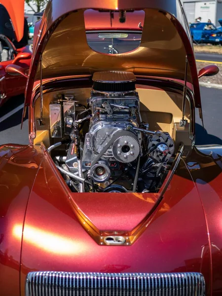 Двигатель Открытым Капюшоном Красной Винтажной Машины Классическом Автосалоне Вудинвилле Штат — стоковое фото