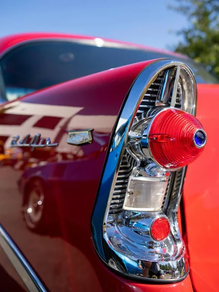 Gros Plan Feu Arrière Une Chevrolet 1956 Rouge Classic Car — Photo
