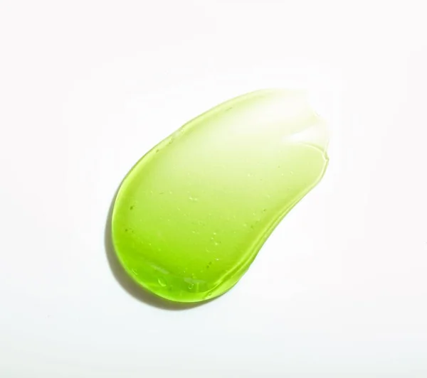 Tiro Close Uma Textura Gel Verde Aloés Isolado Fundo Branco — Fotografia de Stock