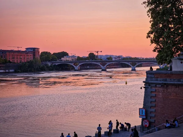Orange Och Lila Solnedgång Ovanför Floden Garonne Toulouse Frankrike — Stockfoto