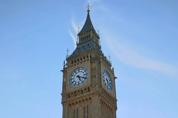Widok Big Bena Tle Błękitnego Nieba Londynie Anglia — Zdjęcie stockowe