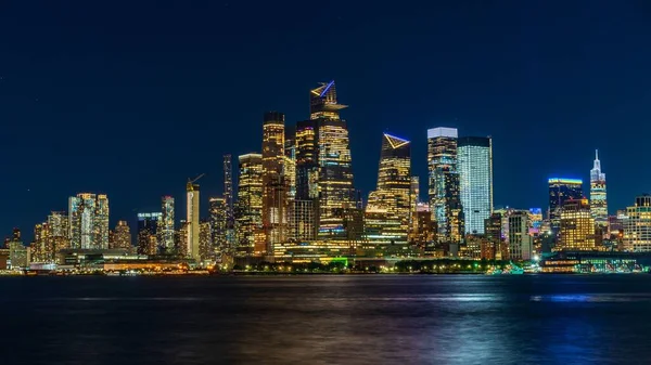 纽约市曼哈顿天际线上闪烁着灯光 令人叹为观止 — 图库照片