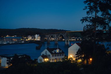 Newport Oregon 'daki köprüde.