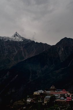 Kar leh ladakh ile kaplı dağ tepeleri