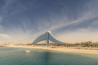 Dubai, BAE 'deki Jumeirah Beach Oteli' nin güzel bir fotoğrafı.