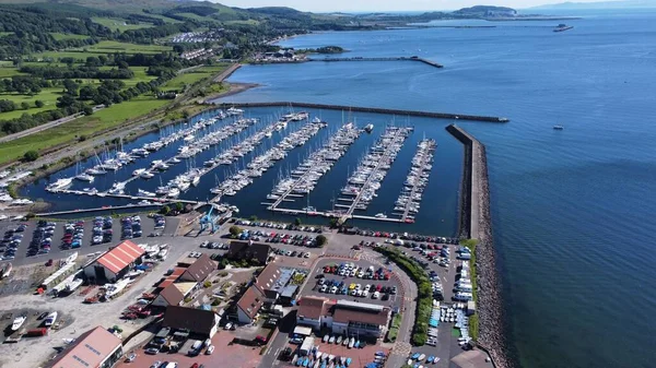 Luftaufnahme Eines Hafens Mit Mehreren Booten Und Masten Bei Sonnigem — Stockfoto