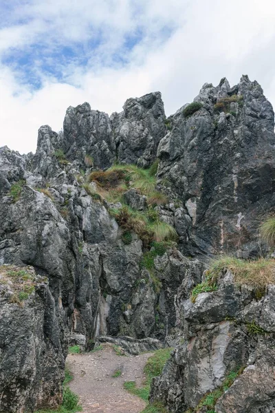 Een Verticale Opname Van Prachtige Bergen Asturias Spanje — Stockfoto