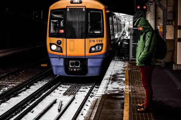 Eine Verschneite Bahn Station London Großbritannien — Stockfoto