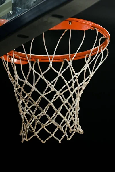 Een Close Verticaal Zicht Een Basketbalring Van Een Indoor Stadion — Stockfoto