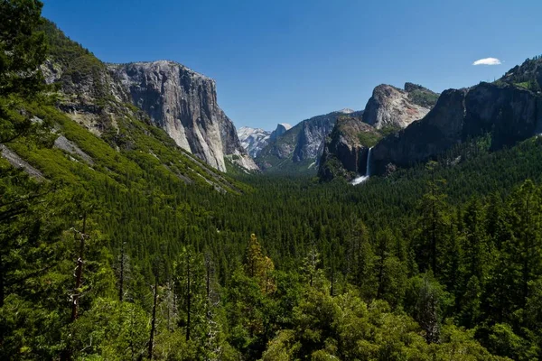 Piękne Ujęcie Krajobrazów Górami Yosemite Park — Zdjęcie stockowe