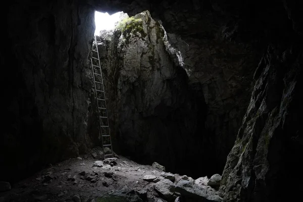 Caverna Raptawicka Com Uma Escada — Fotografia de Stock