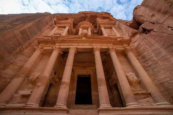 Una Vista Bajo Ángulo Edificios Antiguos Jordania Petra —  Fotos de Stock