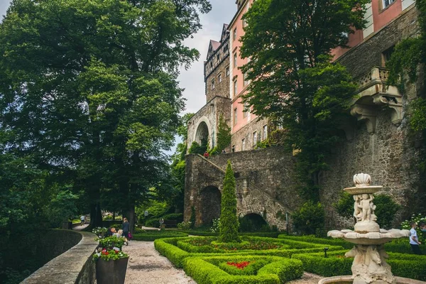 Una Vista Panoramica Dei Maestosi Giardini Del Castello Ksiaz Che — Foto Stock