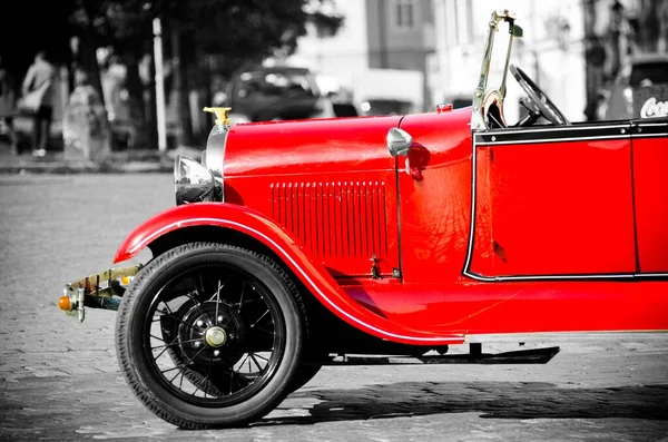 プラハの歴史的な赤い車 — ストック写真