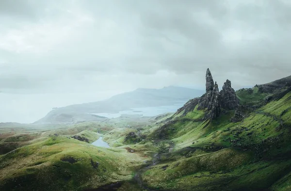 Malowniczy Widok Zielone Stoki Storr Pochmurny Dzień Wsi Szkocji — Zdjęcie stockowe