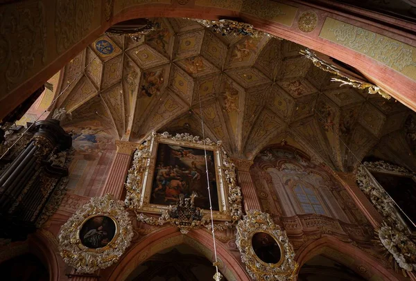 Uma Bela Foto Baixo Ângulo Interior Catedral Swidnica — Fotografia de Stock