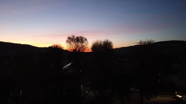 Ein Schöner Blick Auf Den Sonnenuntergangshimmel Über Der Landschaft — Stockfoto