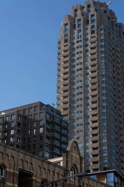 Vertikální Výšku Vysokých Budov Rotterdamu Nizozemí Proti Modré Obloze — Stock fotografie