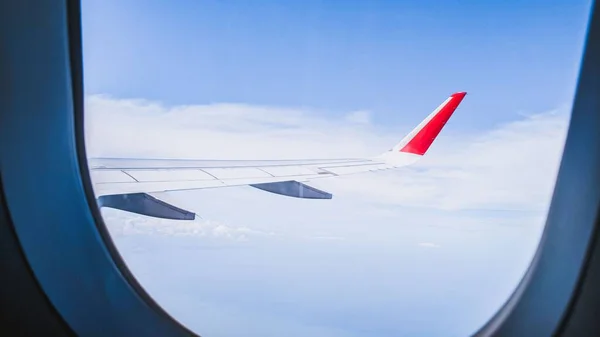Небо Самолет Летят Через Окно — стоковое фото