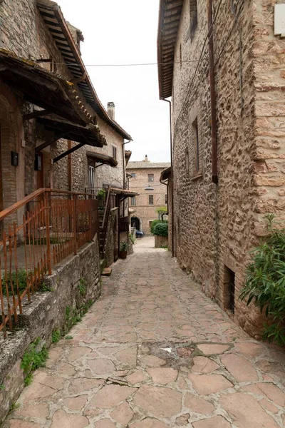 Eine Vertikale Aufnahme Historischer Steingassen Mit Alten Gebäuden Macerino Italien — Stockfoto