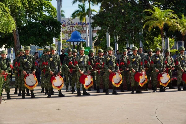 Meksykańscy Żołnierze Siły Zbrojne Podczas Ceremonii Obywatelskiej Dniu Flagi Meksyku — Zdjęcie stockowe