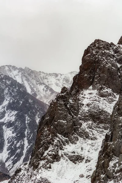 눈덮인 산비탈의 — 스톡 사진