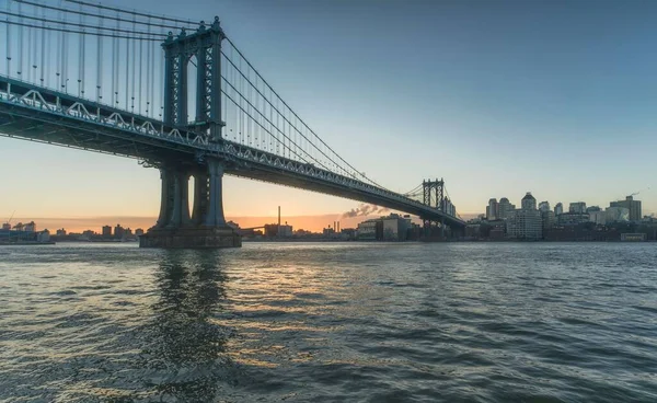 日落时分纽约布鲁克林大桥的风景画 — 图库照片