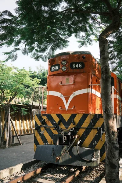 火车上的一列旧火车 — 图库照片