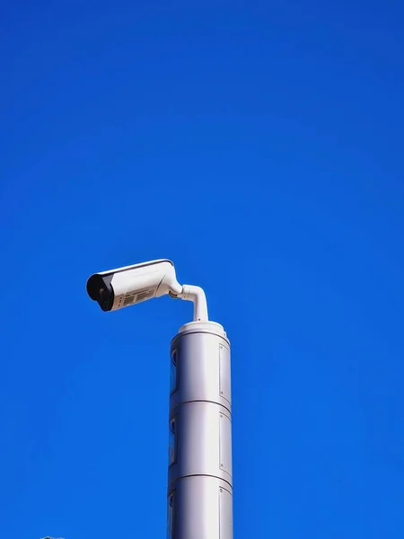 金属棒のビデオ監視カメラ — ストック写真