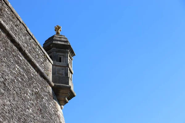 Low Angle Shot Castle Corner Tower Blue Sky Sunny Day — Stock Photo, Image