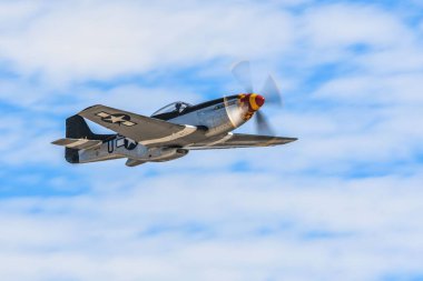 Askeri uçak (Kuzey Amerika P-51 Mustang) MCAS Miramar Hava Gösterisi 2022