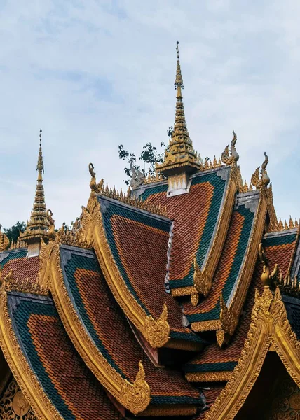 Güzel Theravada Budist Tapınağı — Stok fotoğraf
