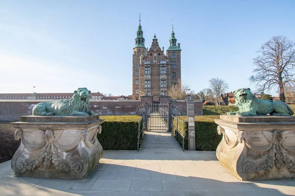 Słynny Zamek Rosenborg Kopenhadze Dania Pod Czystym Niebem — Zdjęcie stockowe