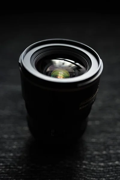 Close Vertical Uma Moderna Lente Câmera Preta — Fotografia de Stock