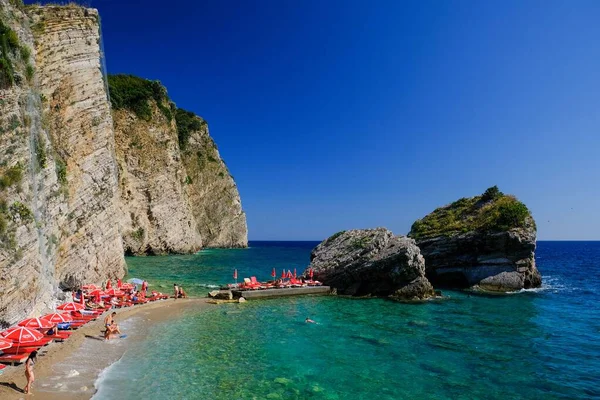 Zatłoczona Plaża Wyspie Świętego Mikołaja Budvie Czarnogóra — Zdjęcie stockowe