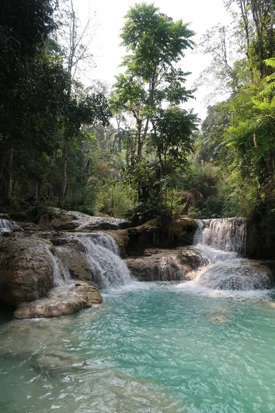 Kuangské Vodopády Jsou Laosu Známé Mnoho Turistů Navštívit Město Luang — Stock fotografie