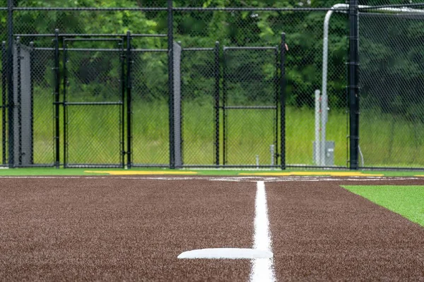 Uitzicht Middelbare School Kunstgras Softbal Veld Derde Honk Zoek Naar — Stockfoto