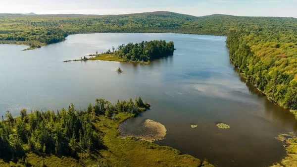 Jezero Schlatter Obklopené Zelenou Krajinou Poloostrově Keweenaw Michiganu — Stock fotografie