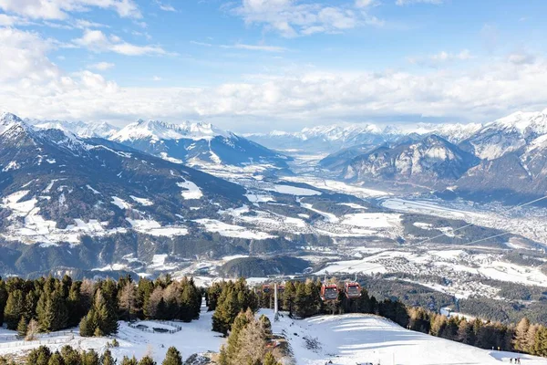 Krajobraz Zaśnieżonej Góry Patscherkofel Słoneczny Dzień Innsbrucku Austria — Zdjęcie stockowe