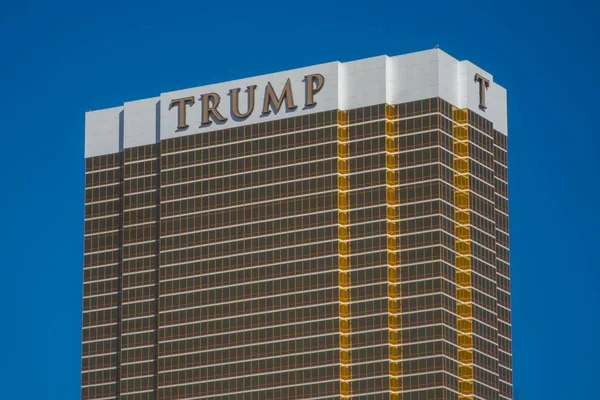 Красивый Снимок Здания Отеля Трамп Интернешнл Лас Вегасе Голубым Небом — стоковое фото