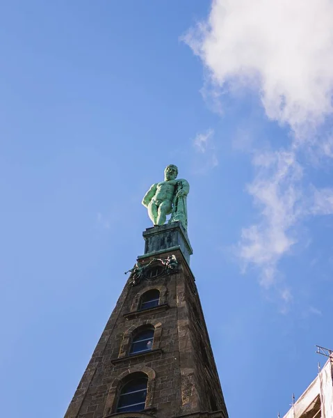 Eine Vertikale Aufnahme Des Herkules Denkmals Schlosspark Wilhelmshöhe Kassel — Stockfoto