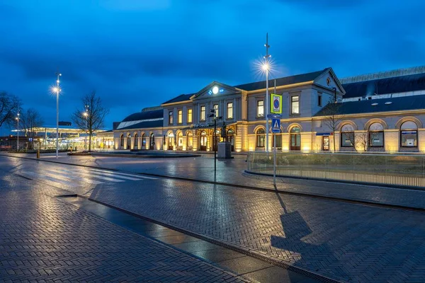 Een Buitenzicht Het Zwolle Treinstation Nederland Onder Een Bewolkte Hemel — Stockfoto