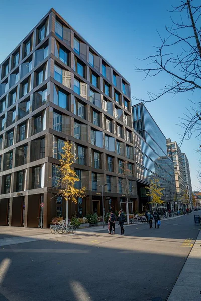 Eine Vertikale Aufnahme Moderner Glasgebäude Der Innenstadt Von Zürich Schweiz — Stockfoto