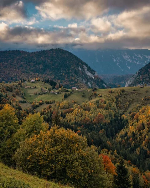 Eine Vertikale Aufnahme Einer Malerischen Dörflichen Landschaft Herbst — Stockfoto