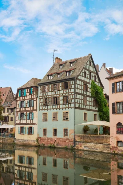 Uma Foto Vertical Uma Casa Tradicional Francesa Vista Estrasburgo França — Fotografia de Stock
