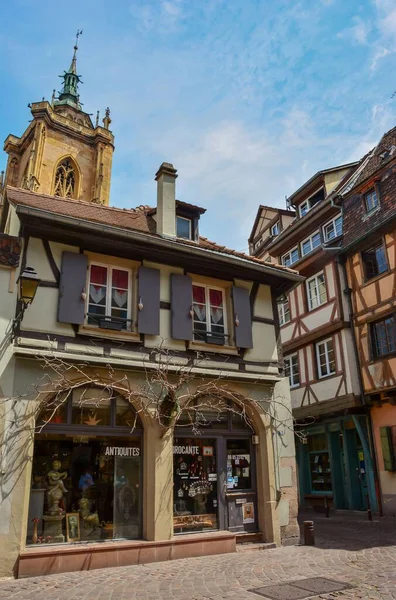 Вертикальный Снимок Зданий Улицах Кольмара Эльзасе Франция — стоковое фото