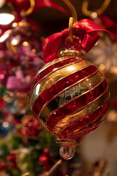 Yapımı Bir Noel Ağacı Süslemesinin Dikey Yakın Çekimi — Stok fotoğraf