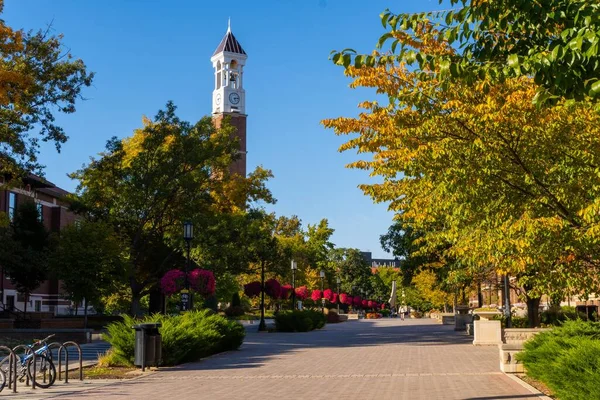 Zvonice Obklopená Barevnými Podzimními Stromy Západní Lafayette Campus Indiana — Stock fotografie