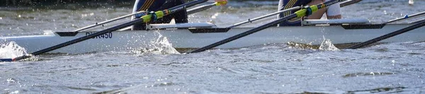 夏のレース中のボートのパノラマショット — ストック写真